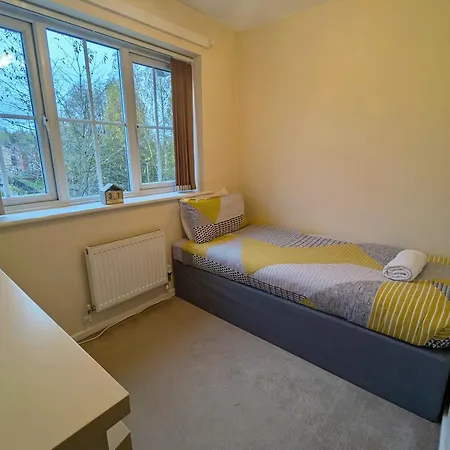 Spacious 4 Bed Riverside Сasa de vacaciones *