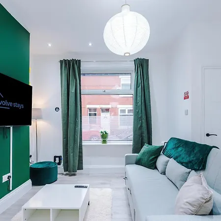 Sleeps 6, Pool Table, Free Parking, Perfect For Groups, Long Term Disc Apartman