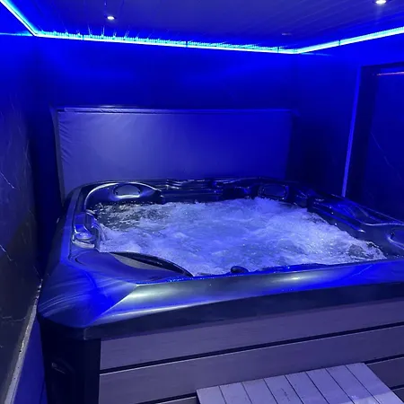 Feriehus Hot Tub Hideaway *