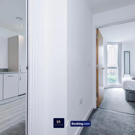 Modern 1 Bed With Balcony By Host A