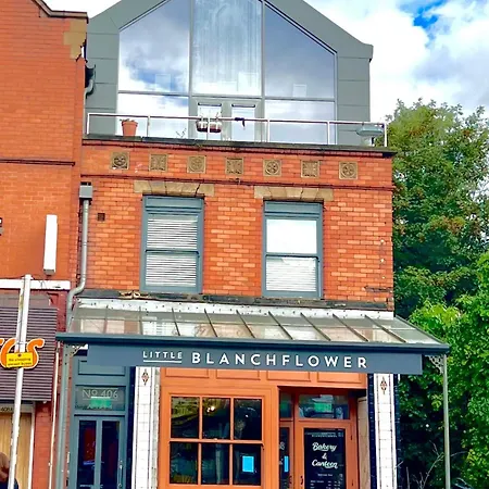 Lovely Chorlton Flat! 5 Seconds To Bus Stop & 2 Minutes To Tram Station Daire