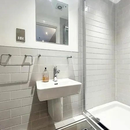 5c Barton Road