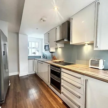 5c Barton Road