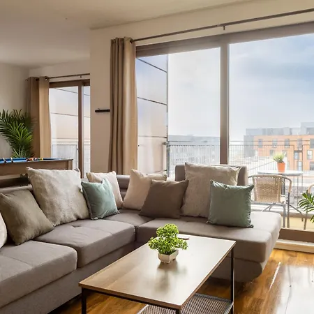 Near Centre,penthouse,etihad ,cooplive