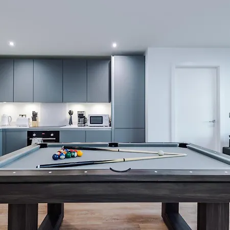 Stylish 2bdr By Vista Short Lets & Serviced With Pool Table & Free Wifi Near