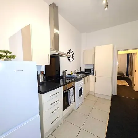 Апартаменты Modern City Retreat - 1 Bedroom - Free Parking & Great Links, Close To Stadiums Манчестер