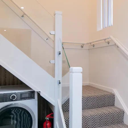 Downtown Cozy House In *