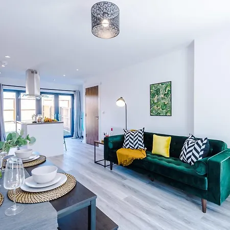 Rest&recharge At Waterway House * Manchester