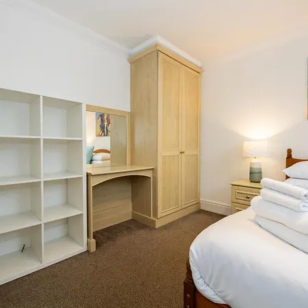 The Burton- Free Gated Parking Appartement Manchester