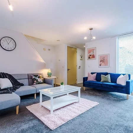 Holiday home Coop Live Arena & Etihad Stadium 3bedroom House W Secure Parking By Rest&recharge Manchester