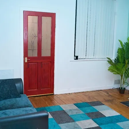 Semesterbostad 2dbed Close To Etihad Coop Live *