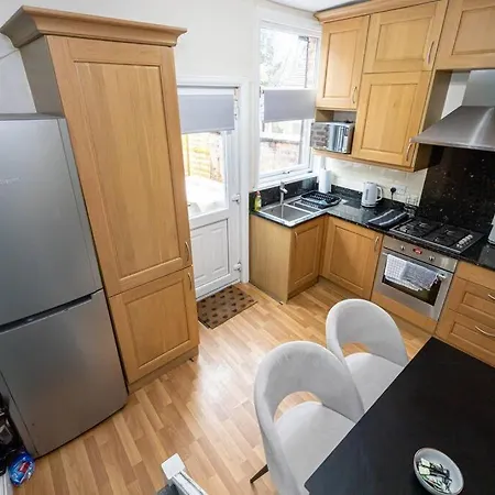 Spacious 2-bed With Garden Manchester