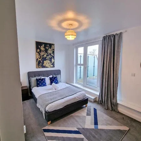 3 Bed Free Parking Near Centre Daire Manchester