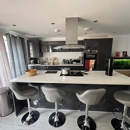 Quarto em Acomodações Particulares Spacious Double With Private Bathroom