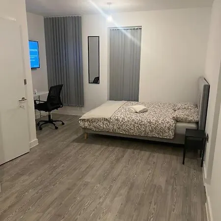 Large Ensuite In With Free Parking 公寓 *