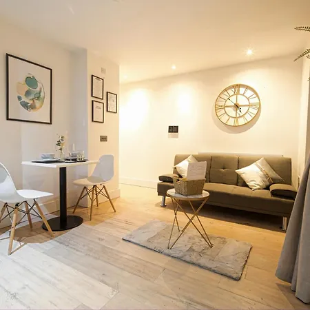 The Cityscape -by Parydise Ltd - Modern 1 Bed - Sleeps 3 - Ideal For Business Or Leisure Stays! Manchester