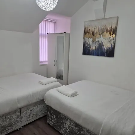 Affordably Elegant Close To Coop Live, Etihad Stadium And Centre *