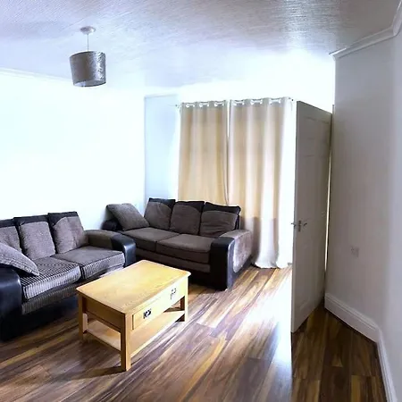 Entire House In דירה *