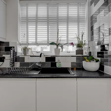 Stunning 1 Bed With Parking Pass The Keys شقة *