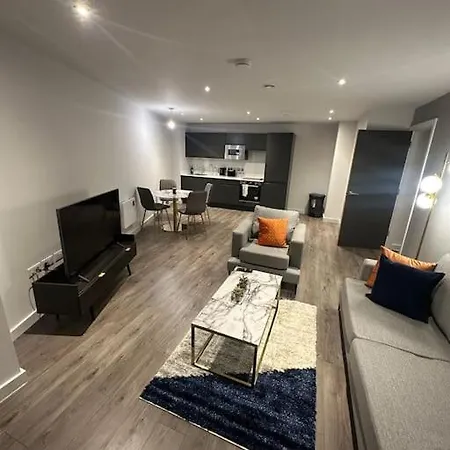 Luxurious 2 Bedroom *