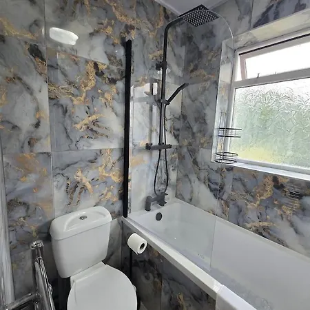 Cosy 3 Bed With Parking Near Piccadilly, Etihad Stadium And Coop Live Sleeps Up To 6 Tatil Evi