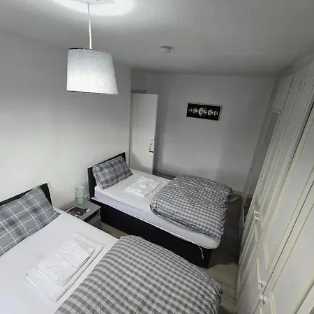 Tatil Evi Cosy 3 Bed With Parking Near Piccadilly, Etihad Stadium And Coop Live Sleeps Up To 6 Manchester
