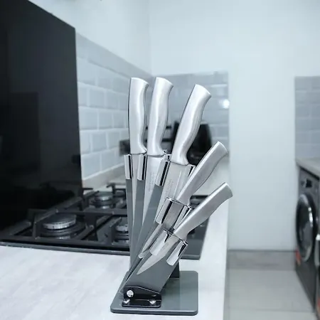 Full, Modern Family House In Salford Дом отдыха *