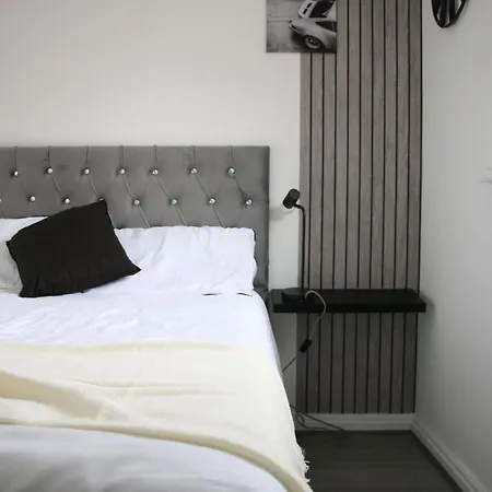Modern Townhouse-free Parking-pool Table Tatil Evi Manchester