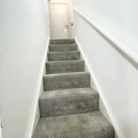 アパート 2 Bedroom Duplex *