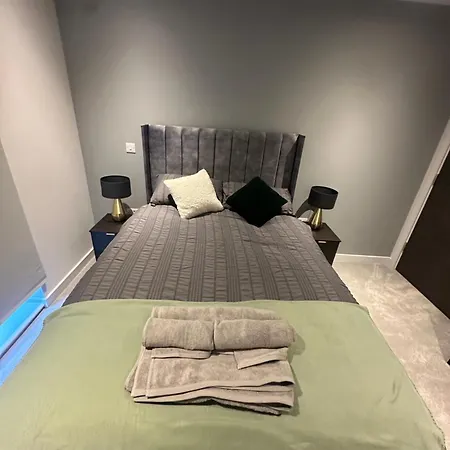 Luxurious 2 Bedroom *