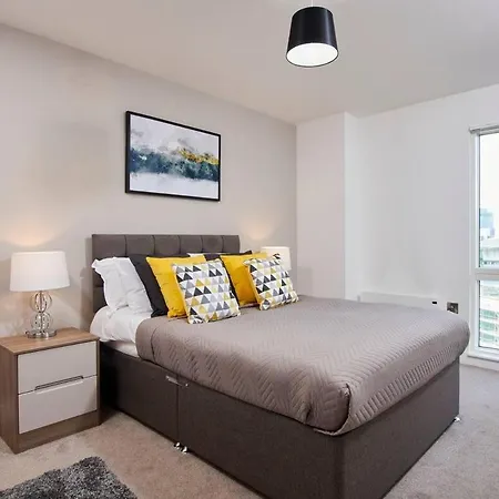 Lovely Abode - Amazing Views - Parking Manchester