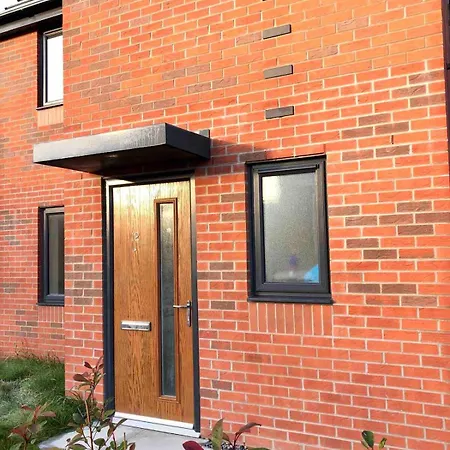 Private Bedroom In Unique Luxury House, Salford, *