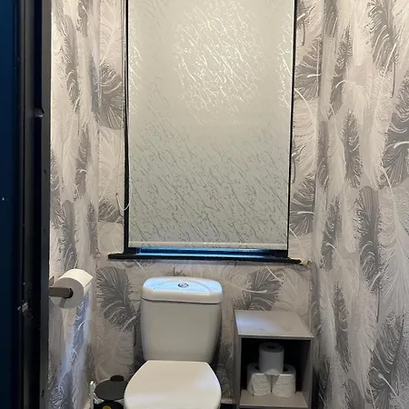 Large Kitchenette Daire