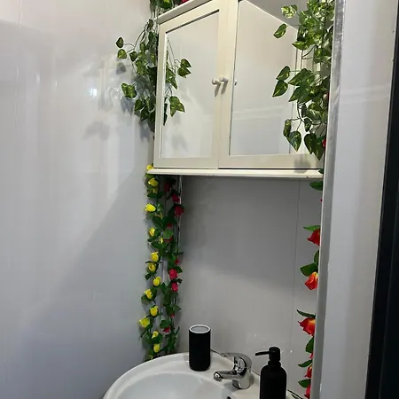 Large Kitchenette Daire *