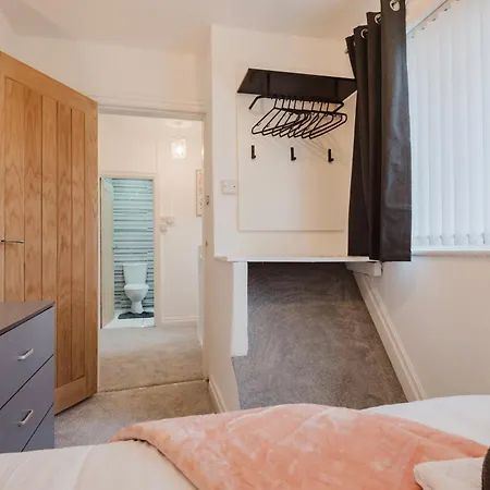 Spacious 3-bed House Didsbury