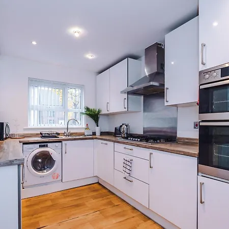 Дом отдыха 3br-sleeps6-garden-bbq-freeparking-pets *