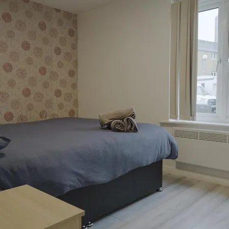 Апартаменты Lovely Modern 2 Bed Flat With Parking, Close To Centre Манчестер