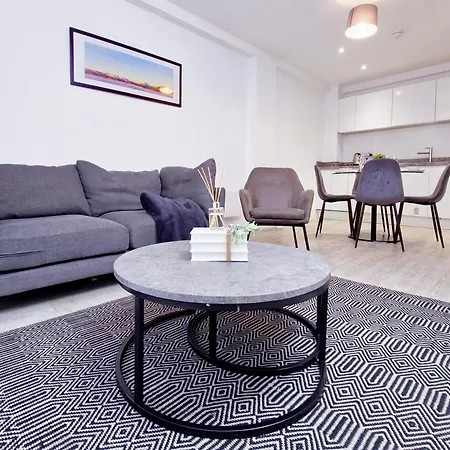 Impeccable 2-bed In Salford *