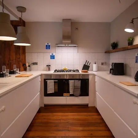 2 Bedroom By Brookland Serviced Short Lets With Free Wifi Apartament Manchester