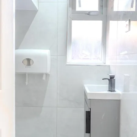 Latestapartments Near Coop Live And Etihad Stadium شقة