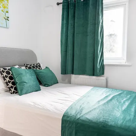 Latestapartments Near Coop Live And Etihad Stadium شقة *