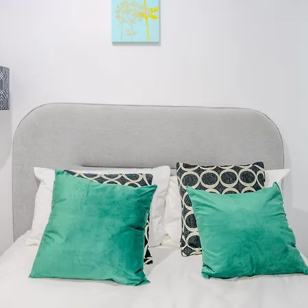 Latestapartments Near Coop Live And Etihad Stadium شقة