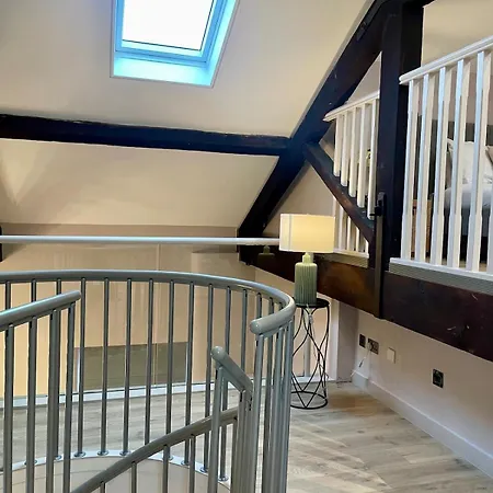 Emerald Escape 3 Bed 3 Bath Manchester