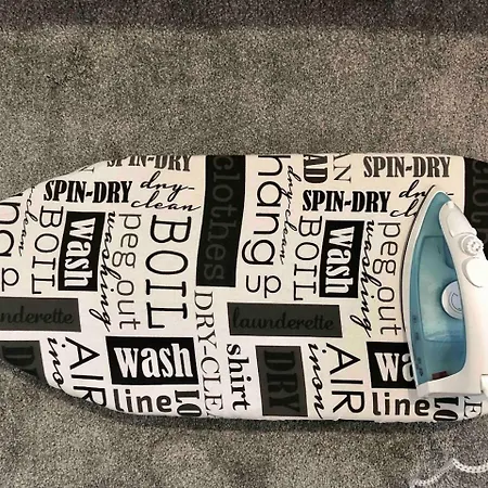 Private Bedroom In Unique Luxury House, Salford, Mánchester