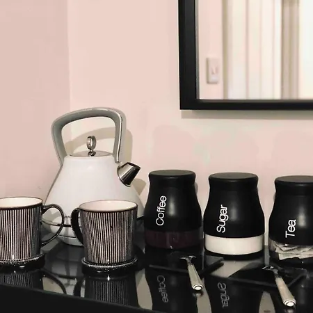 Habitación en casa particular Private Bedroom In Unique Luxury House, Salford, *