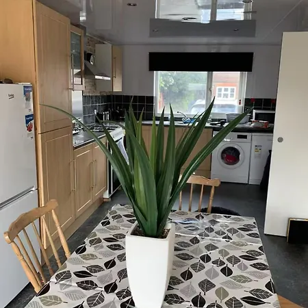 Сasa de vacaciones 5 Bedrm Hse! Ev! & Nr Citycentre!