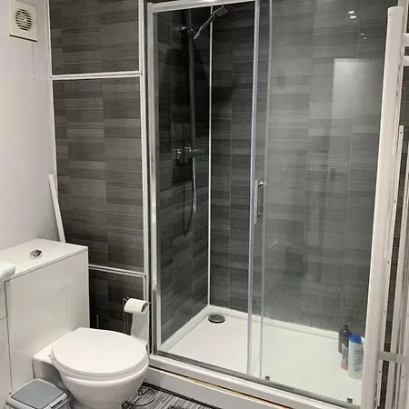 5 Bedrm Hse! Ev! & Nr Citycentre! *