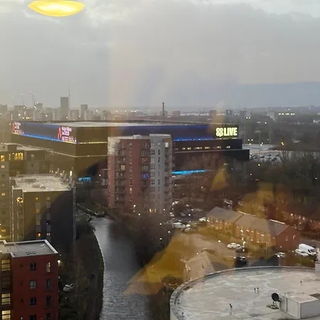 Lägenhet Walking Distance From Etihad And Coop Arena Parking Free