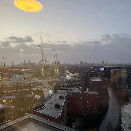 Lägenhet Walking Distance From Etihad And Coop Arena Parking Free *