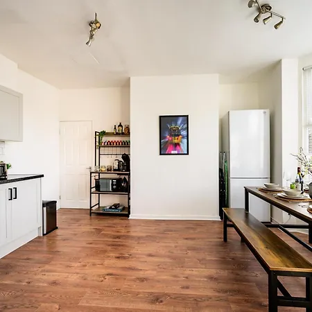Stylish Modern - Perfect For Work, Leisure & Stadium Visits With Parking Daire Manchester